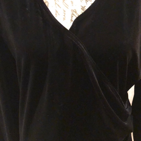 LUXURIOUS VELVET FULL LENGTH PLUS SIZE GOWN - Picture 3 of 16